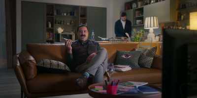 - Hi.
- Hey, Jules. - Love in the Villa