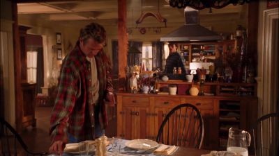 - Hi.
- Hey. - Smallville