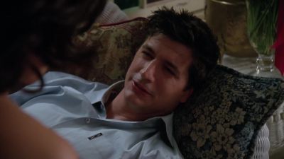 - Hi.
- Hi. - Charmed