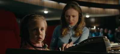 - Hi, honey.
- Daddy, where are you? - Salyut-7