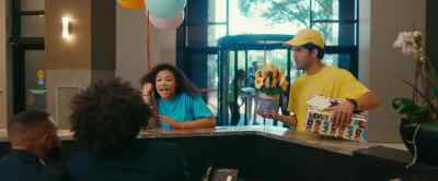 - Hi.
I have a delivery for Tom Brent. - Midas