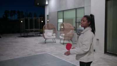 - Hi.
- I wanna see myself! - Simone Biles Rising