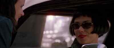 - Hi, I'm Adele.
- Hi, I'm Carrie. - Kalifornia