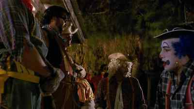 - Hi, I'm Dink. - Shakes the Clown