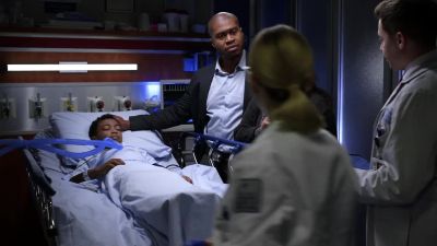 - Hi, I'm Dr. Lanik,
this is Ms. Curry, - Chicago Med