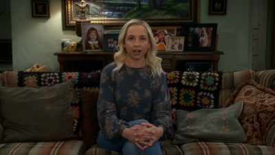 Hi. I'm Lecy Goranson
from "The Conners." - The Conners
