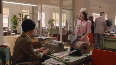 Hi. I'm looking
for L. Roy Dunham. - The Marvelous Mrs. Maisel