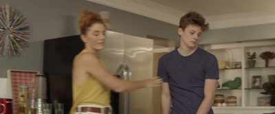 - Hi. I'm making breakfast.
- Morning, baby. - Max and Me