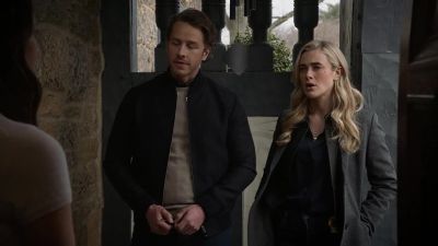 Hi,
I'm Michaela Stone. - Manifest
