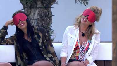 ‐Hi, I'm Rob.
‐IAIN: And to begin, - Love Island