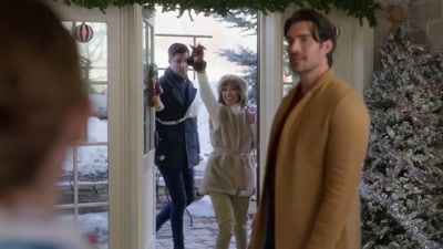 - Hi.
- I'm sorry, what did you say - Yuletide the Knot