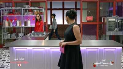 - Hi, Kelly.
- Hi! - The Secret Ingredient