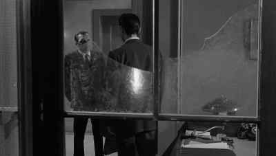 - Hi, kid.
- What in the hell's going on? - The Manchurian Candidate