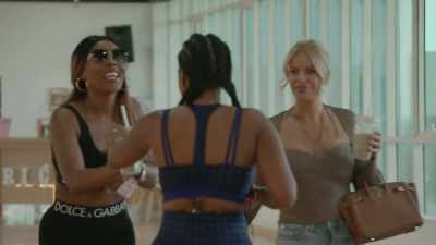 - Hi, ladies.
- How are you guys? - The Real Housewives of Dubai