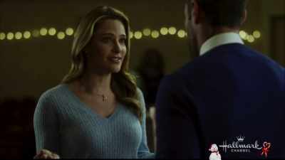 Hi.
Listen, do you still eat? - Christmas Wishes & Mistletoe Kisses