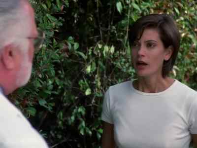 - Hi.
- Lois, I'm Dr. Mendenhall. - Lois & Clark: The New Adventures of Superman