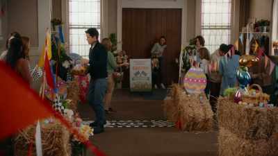 Hi, Lori.
(Lori laughs) - An Easter Bloom