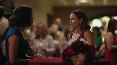 - Hi.
- Luna, I owe you an apology. - Romance with a Twist