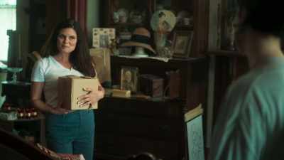 Hi, you must be Matt's new housekeeper. - House on Rockingham