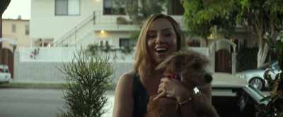 - Hi!
- Oh, my God! Thank you so much! - Ingrid Goes West