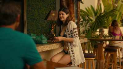 - Hi.
- Oh, yeah. Hi. Uh, yes. - The White Lotus