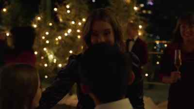 Hi! Oh, you're all here.
I love it. - Jingle Bell Run