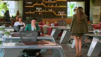 Hi, pretty lady. I love that outfit. - Selling The OC