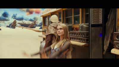 Hi! Yeah, sure, of course. Bill? Can I have my camera, please? Thank you. Say cheese. Thank you, Bil - Valerian and the City of a Thousand Planets