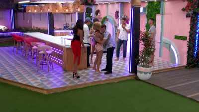 >> HI. - Love Island
