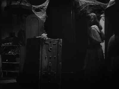 Hi, Sally.
Sally, wait for me. - Dead of Night