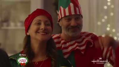 - Hi.
- Their daughter Dee Dee, - A Royal Queens Christmas
