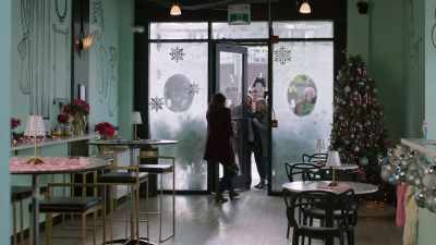 - Hi, welcome.
[camera shutters clicking] - A Sprinkle of Christmas