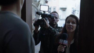 Hi, we're looking
for Carrie Mathison. - Homeland