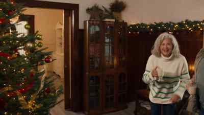 - Hi.
- Wow. Look at this place. - Christmas with the Singhs