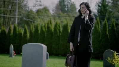 Hi. Yeah, I would like to
speak to Dr. Shaw, please. - The Baby Swindler