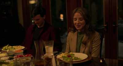 - Hi, yes!
Um, you must be Gordon.
- Yeah. Pleasure. - Breakup Season