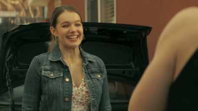 -Hi.
-You guys must be - Secrets of a Marine's Wife
