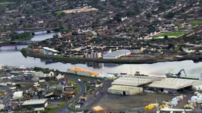 Hides out in Inverness,
Dundee, Stirling. - Ross Kemp: Mafia and Britain
