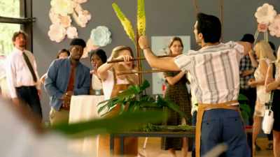 - Higher, higher.
- I'm trying. OK, wait. Just... - When Love Blooms
