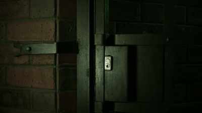 [HINGES SQUEAL, LATCH CLICKS] - 35 Serial Killers the World Wants to Forget