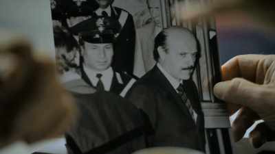 His bank was spiralling, - Ross Kemp: Mafia and Britain
