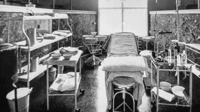 His expertise in anaesthetics,
coupled with his inventive mind, - Aussie Inventions That Changed The World