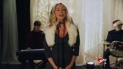 His father, John,
his daughter, Quinn, - A Very Country Christmas Homecoming