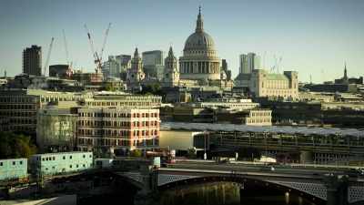 His first hideout was Britain,
but not for long. - Ross Kemp: Mafia and Britain