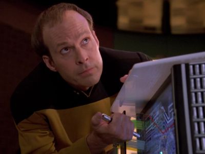 His heart's beating.
Cardio-stimulator. - Star Trek: The Next Generation