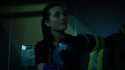 - His sats are coming up.
- Tell me what else you need. - Chicago Med