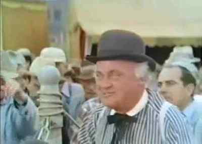 -Hit him, hit him!
-Come on! Fight! - The Learning Tree