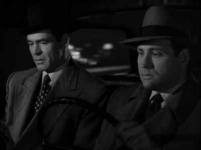 -Hit it, I told you. Hit it.
-It's on the floor. - The Racket