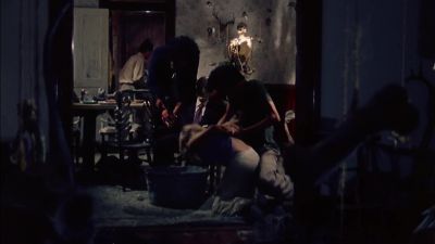 Hit the bitch! - The Texas Chain Saw Massacre