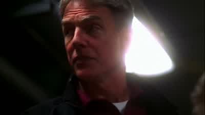 Hit the wire, hit it now, now, now, now. - NCIS